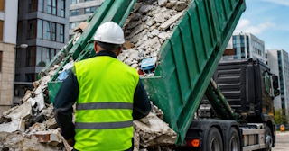 Вывоз строительного мусора в Новодвинске: услуги лицензированной компании — ПроМусор